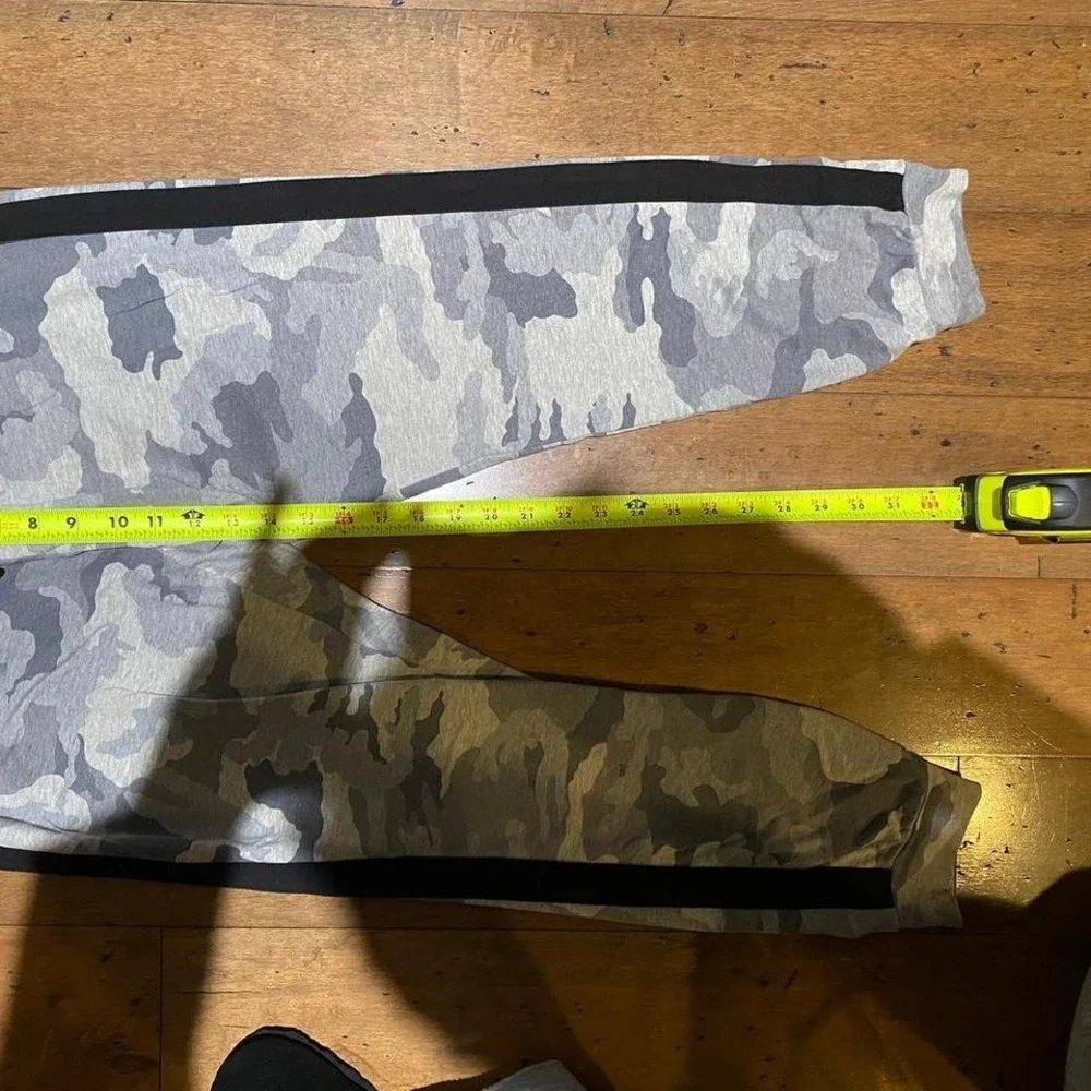 Grey Soho New York & Company camo sweatpants with black stripes - Picture 3 of 3